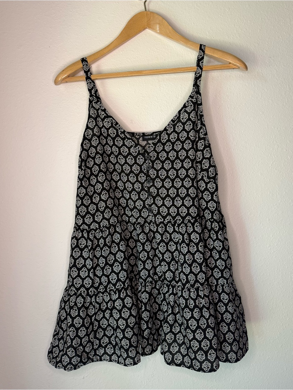 Torrid Size 0 Black White Medallion Print Babydoll Tank Top Adjustable Straps
